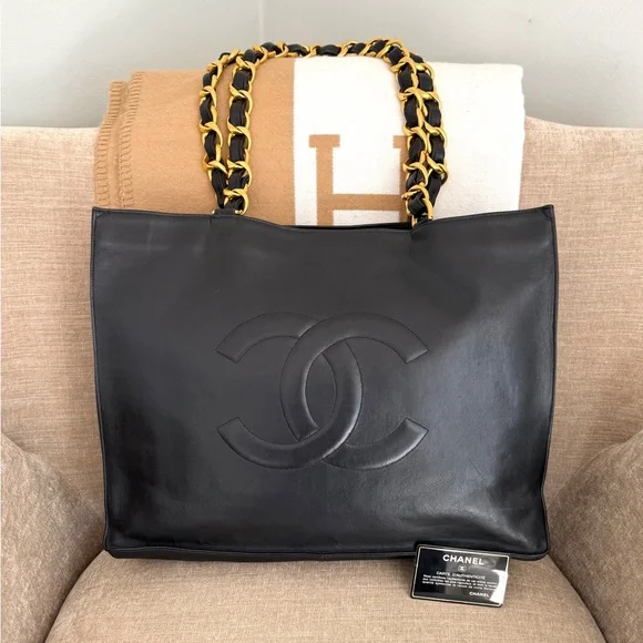 Authentic CHANEL black leather tote bag large gold GG chain straps - Picture 3 of 16